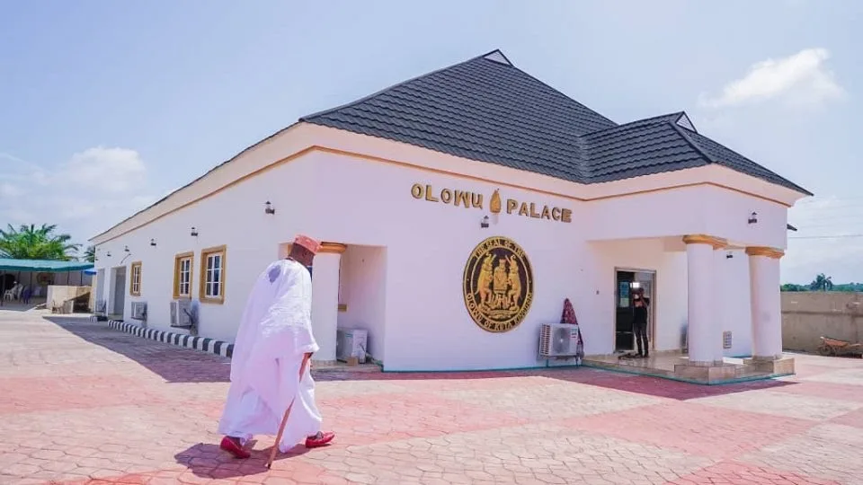 Olowu-of-Owu-palace-960x540