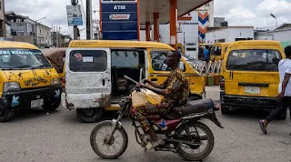 jerrycans-petrol-station-fuel-scarcity-NNPC-pump-prices__NigeriaEconomyPoliticsFuelTransportation-2